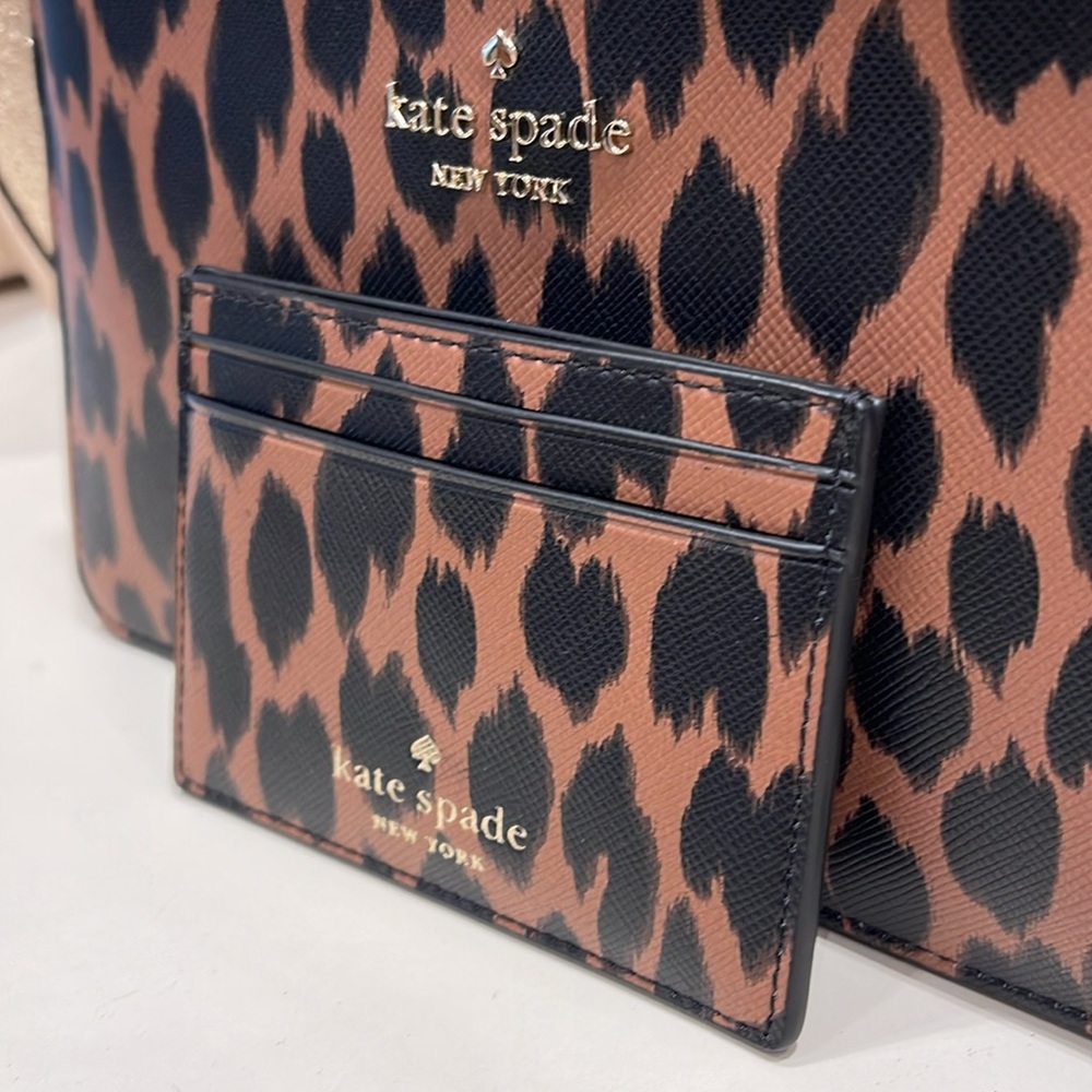 Kate Spade Schuyler Small Slim Card Holder
NWT - Picture 2 of 16